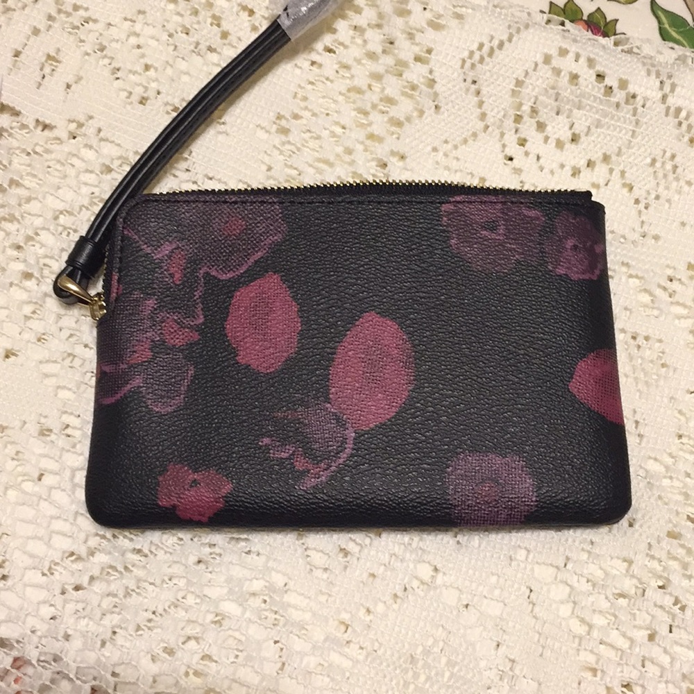 SALE- Last one! Coach Corner Zip Wristlet 🌺 - Picture 4 of 6